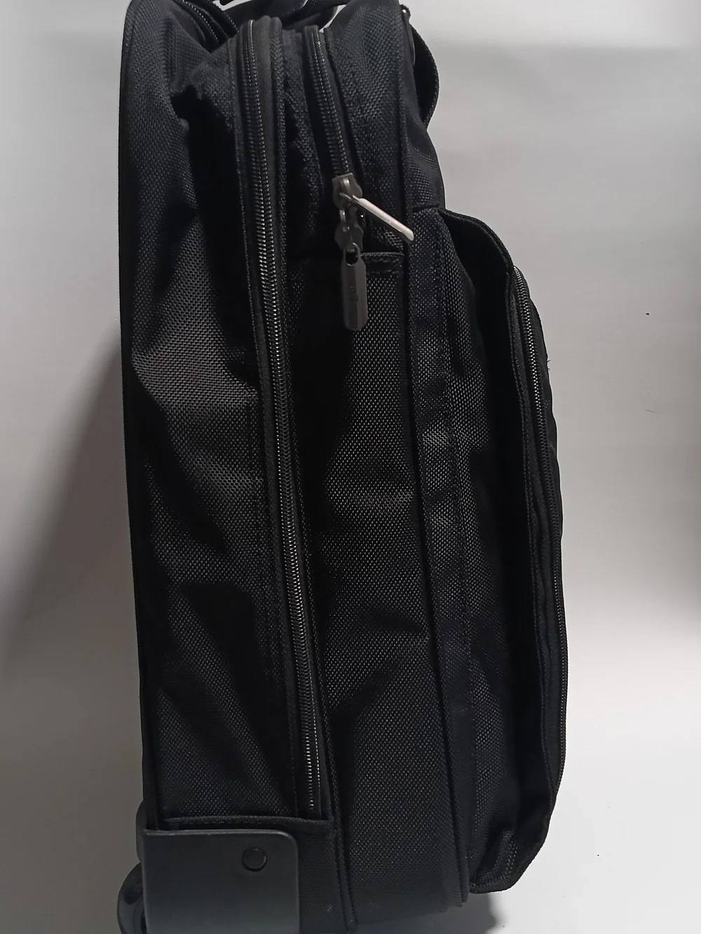 Targus Black Rolling Laptop Bag - Professional Men's Carry-On Like New Very Good